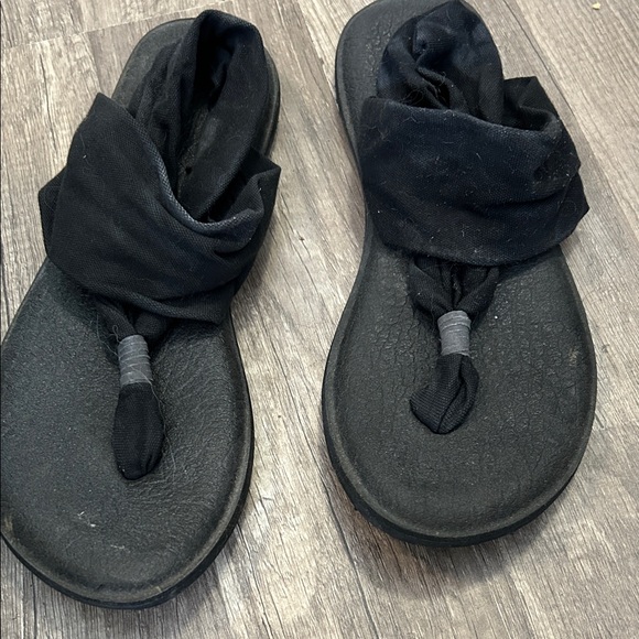 Sanuk Black Women's Sandals - Picture 1 of 1